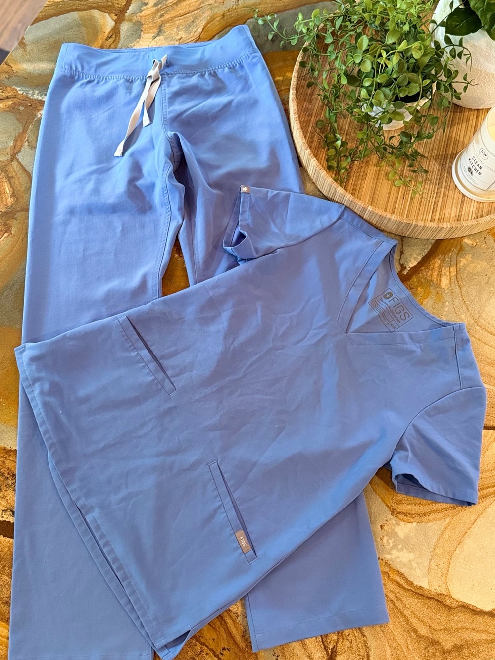 Figs Women’s Periwinkle Blue Scrub Top & Drawstring Pants Set XXS